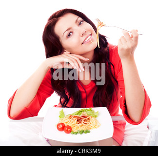 Belle femme mange du spaghetti Banque D'Images