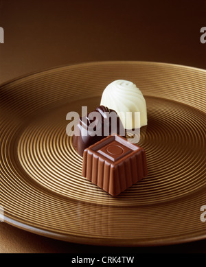 Close up de chocolats sur plateau de service Banque D'Images