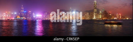 Victoria Harbour et les toits de nuit, Hong Kong, Chine Banque D'Images