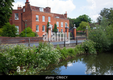 Cedar House Hotel et restaurant sur la rivière Mole à Cobham Surrey - UK Banque D'Images
