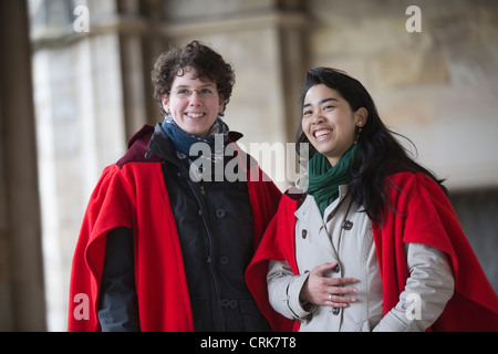 Des étudiants à l'université capes traditionnelles Banque D'Images