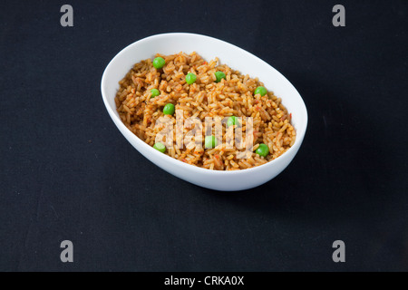 Riz Jollof avec pois Recette de l'Afrique de l'Ouest Banque D'Images