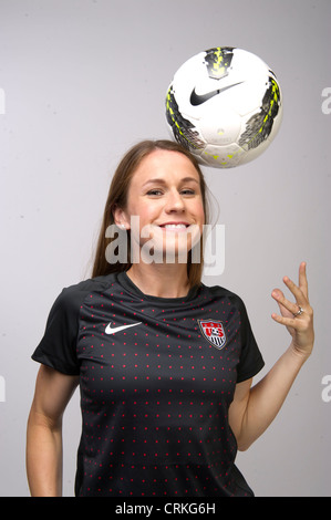 Star de football olympique Heather O'Reilly au niveau de l'équipe USA Media Summit de Dallas, TX à l'avance des Jeux Olympiques de Londres de 2012. Banque D'Images