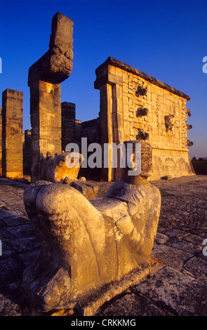Chac-Mool (dieu de la pluie Maya) statue. Temple des Guerriers. Chichen Itza. Yucatan. Le Mexique Banque D'Images