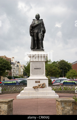 Statue de William Harvey qui a découvert la circulation du sang. Né à Folkestone Kent England Banque D'Images