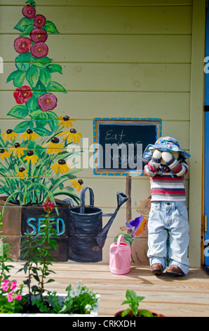 Jardin d'enfants maison d'enseignement avec des panneaux peints et des mannequins, Yarmouth Maine USA Banque D'Images