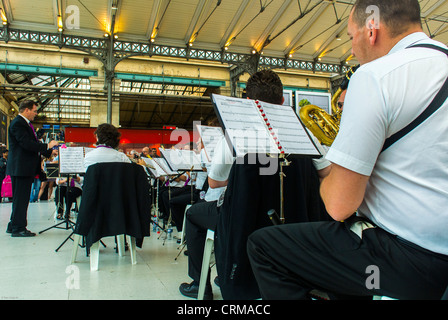 Paris, France, Orchestre symphonique de la Gare, Gare du Nord, Festival national de musique, 'Fete de la musique', Concert de musique classique dans le Hall, scène symphonique Banque D'Images