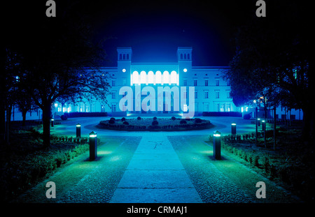 La Hamburger Bahnhof à Berlin dans la nuit Banque D'Images