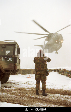 Terres d'hélicoptères de la Bundeswehr à Prizren, Kosovo Banque D'Images