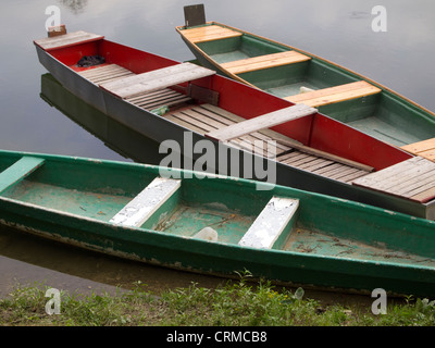 Bateaux sur la rivière Kupa, Ozalj, Croatie Banque D'Images