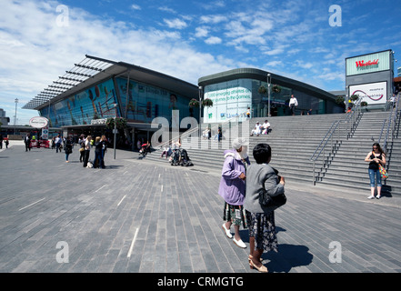 Tube de Stratford, ferroviaire et de la station DLR à Londres sera occupé pendant les Jeux Olympiques de 2012 dans le parc adjacent Banque D'Images