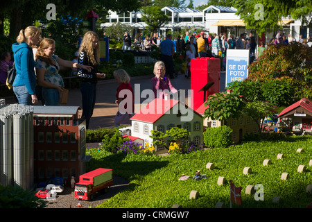 À la famille à une ferme, Lego Miniland, Legoland BILLUND, Danemark Banque D'Images