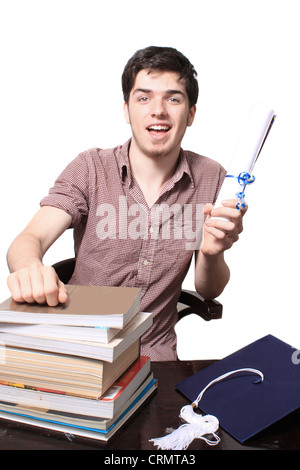 Homme assis à un bureau avec un diplôme holding books Banque D'Images