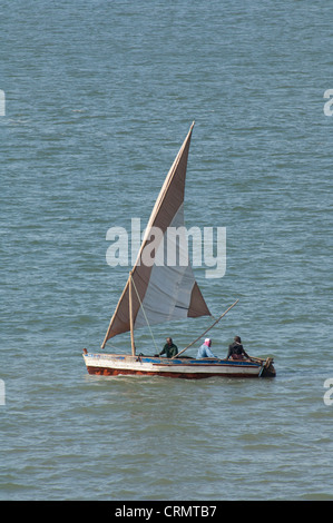 L'Afrique, Mozambique, Maputo. Les pêcheurs locaux sur la baie de Maputo dans l'Océan Indien. Banque D'Images