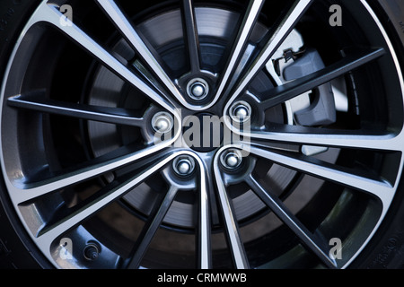 Roue de voiture de sport en alliage d'aluminium Banque D'Images