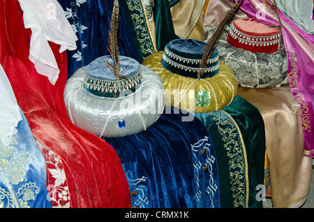 L'Ukraine, Sébastopol, ville de Bakhtchyssaraï. Sultan traditionnelle ukrainienne tenue de souvenirs. Banque D'Images