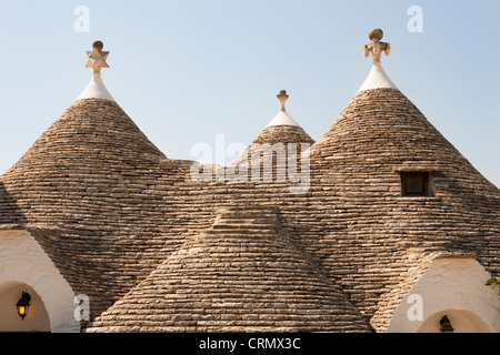 Pierre sèche conique toits de maisons trulli, Monti, Alberobello, province de Bari, dans la région des Pouilles, Italie Banque D'Images