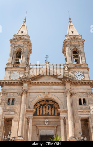 Minori basilique dei Santi Cosma E Damiano, Alberobello, province de Bari, dans la région des Pouilles, Italie Banque D'Images