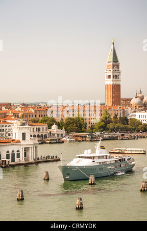 La Maison des Douanes, Dogana di Mare, et le Campanile, Venise, Italie Banque D'Images