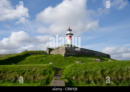 Royaume de Danemark, Îles Féroé (aka Foroyar). Capitale de Torshavn. Le fort historique phare. Banque D'Images