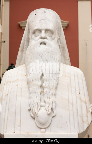 Statue à l'extérieur de la Cathédrale Orthodoxe Metropolis Agia Théodora, Corfou, Grèce Banque D'Images