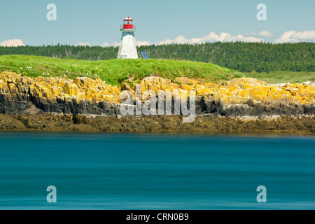 Phare sur Peter's Island, en Nouvelle-Écosse, Canada. Banque D'Images