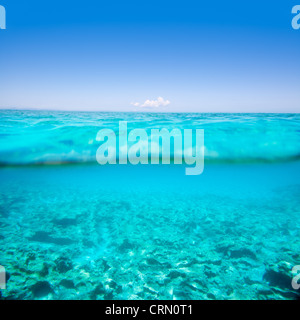 Belearic sous la mer turquoise des îles en plus de flottaison tropical beach Banque D'Images