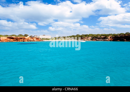 Plage de Cala Saona Formentera Baléares avec de l'eau turquoise Banque D'Images