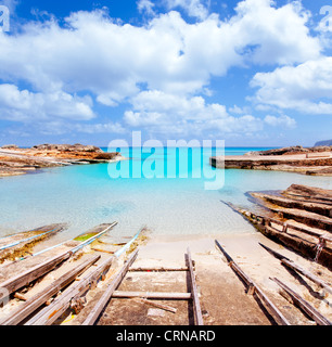 Es Calo de San Agusti port dans l'île de Formentera Les chemins de bateau en bois