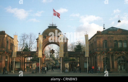 Entrée principale de la légendaire Tivoli à Copenhague Banque D'Images