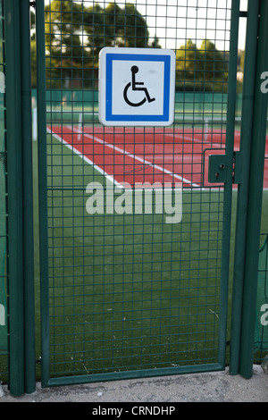 Tennis avec un accès en fauteuil roulant Banque D'Images