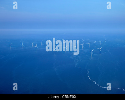 Ferme éolienne off-shore au large de la baie de Liverpool, le Wirral, North West England Banque D'Images