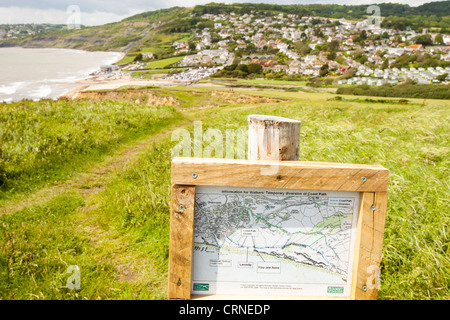 Un glissement de terrain sur le South West Coast Path à Charmouth, Dorset, Royaume-Uni. Banque D'Images