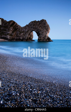 Durdle Door, un calcaire naturel de Lulworth Cove, près de passage de la partie de la côte jurassique de l'UNESCO. Banque D'Images