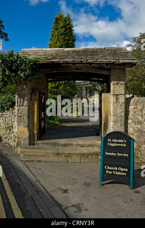 Alkelda Lychgate St à l'extérieur de l'église de Giggleswick près de régler. Banque D'Images