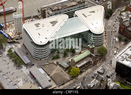 Vue aérienne de Tower Place East & West Office Building et All Hallows Church, London EC3 Banque D'Images