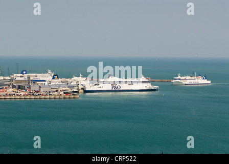 Ferry P&O traversé la Manche dans le port de Douvres, d'autres ferries dans le port. ANNÉES 2012 2010 ROYAUME-UNI HOMER SYKES Banque D'Images