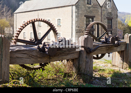 Les anciennes machines de la Thames et Severn Canal au pied du Moulin du belvédère sur la rivière Frome à Chalford dans le Stroud Valleys Banque D'Images