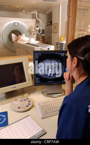 Patient ayant un CT scan. Banque D'Images