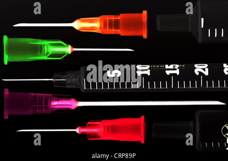 Une collection de seringues, aiguilles d'injection, Banque D'Images