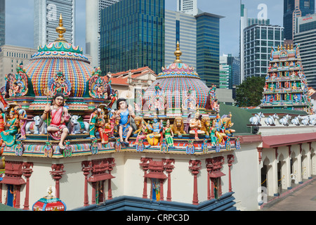 De près de l'Gopuram du Temple Sri Mariamman dans Chinatown, Singapour Banque D'Images