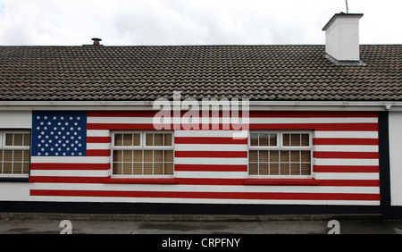 Moneygall chambre peinte avec les étoiles et les rayures du drapeau américain à l'occasion de la visite de Barack Obama en 2011. Moneygall Banque D'Images