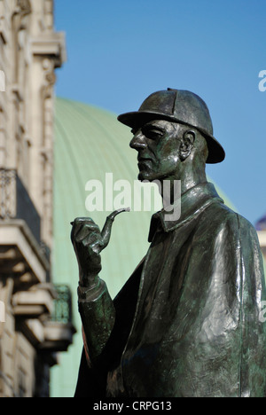 Statue de la détective de fiction Sherlock Holmes à l'extérieur de la station de métro Baker Street. Banque D'Images