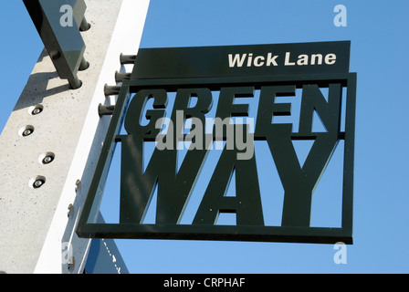 Piste cyclable et sentier Greenway signe à Wick Lane en arc. Banque D'Images