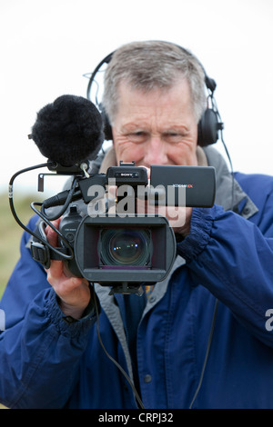 Malcolm Robertson de Anglia News filmer une histoire à Winterton Banque D'Images