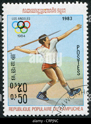 Un timbre imprimé dans le Kampuchea, est dédié au Jeux Olympiques d'été de 1920 à Los Angeles, javelot, vers 1983 Banque D'Images