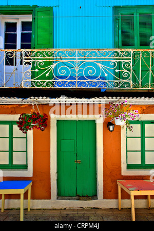 Façade colorée dans la partie ancienne de Leucade (ou 'Athènes') ville (souvent appelé le grec 'Express'), l'île de Lefkada, Grèce Banque D'Images