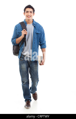 Portrait de jeune homme marchant avec sac et livre sur fond blanc Banque D'Images
