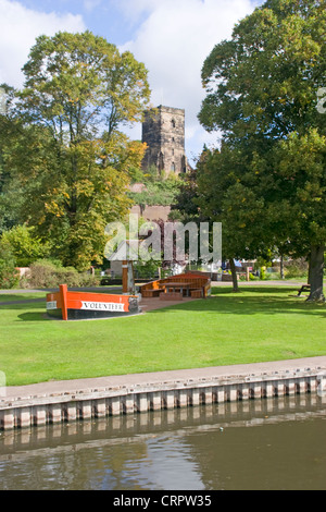 Wych Barge et Doddenham Worcestershire Droitwich Spa église England UK Banque D'Images