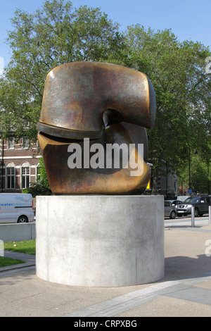 Henry Moore sculpture pièce de fermeture London Vauxhall Banque D'Images